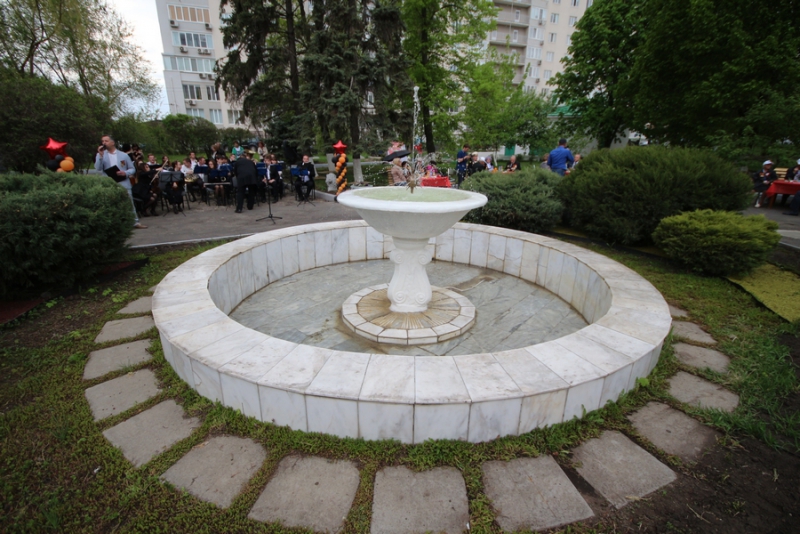 Министр и зампред саратовского правительства станцевали вальс с ветеранами