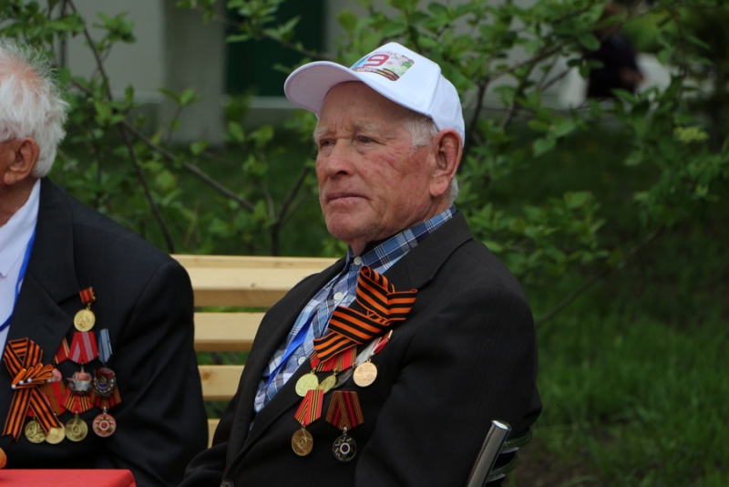 Министр и зампред саратовского правительства станцевали вальс с ветеранами