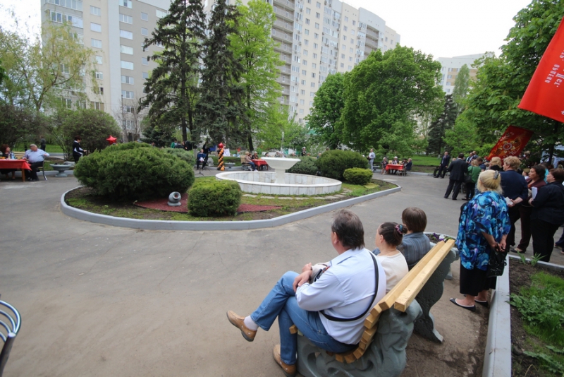 Министр и зампред саратовского правительства станцевали вальс с ветеранами