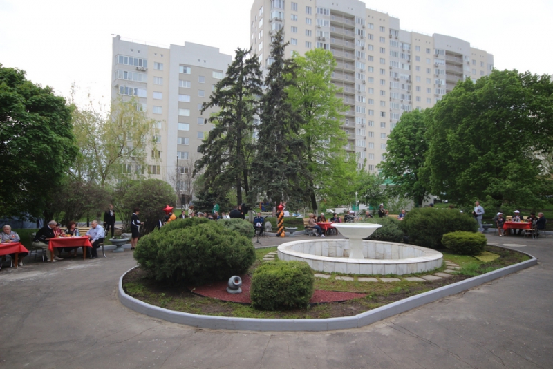 Министр и зампред саратовского правительства станцевали вальс с ветеранами