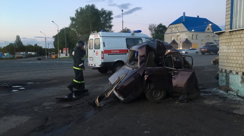 «ВАЗ» врезался в пост ДПС. Водитель погиб