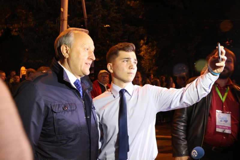 Фестиваль «Роза ветров» завершился праздничным салютом