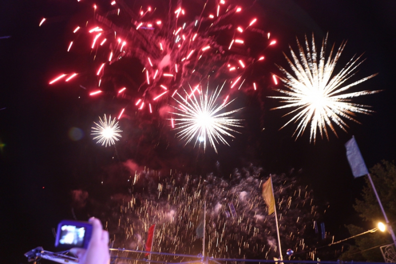 Фестиваль «Роза ветров» завершился праздничным салютом