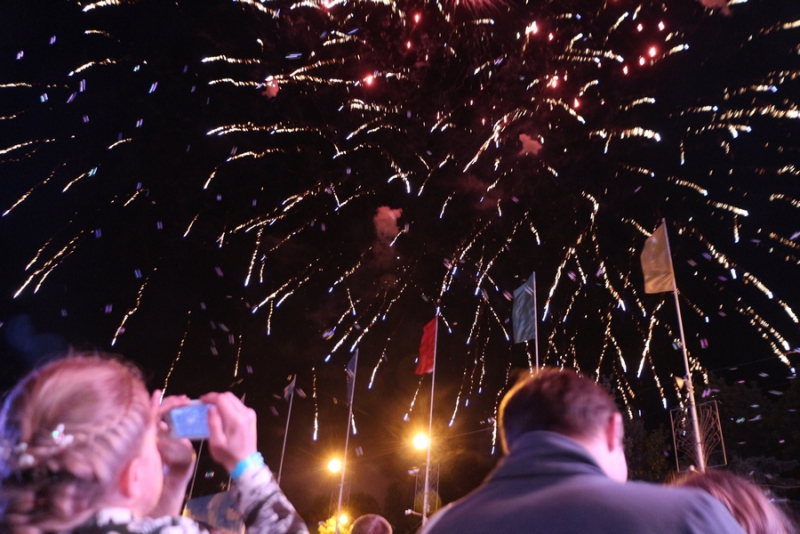 Фестиваль «Роза ветров» завершился праздничным салютом