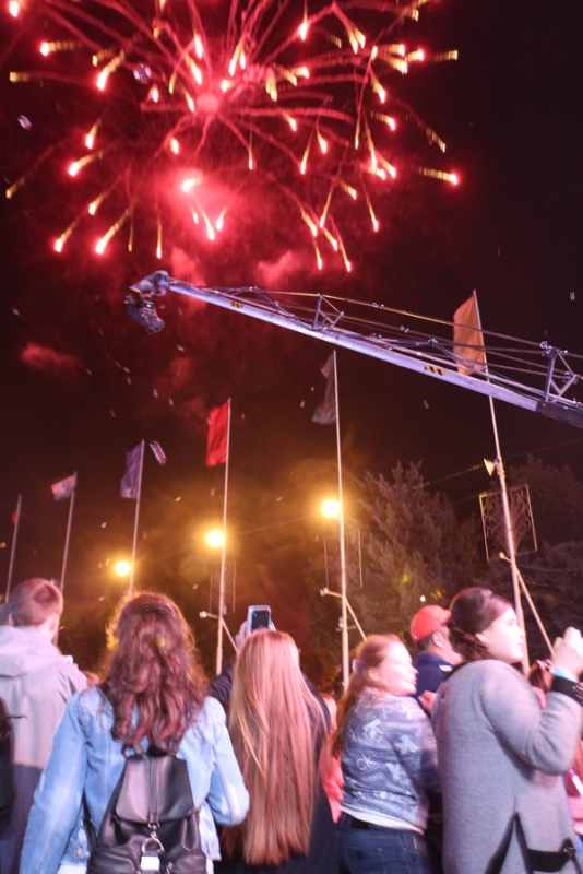 Фестиваль «Роза ветров» завершился праздничным салютом