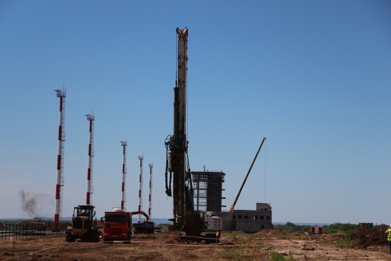 Строительство терминала аэропорта в Сабуровке началось с нажатия на кнопку и гудка