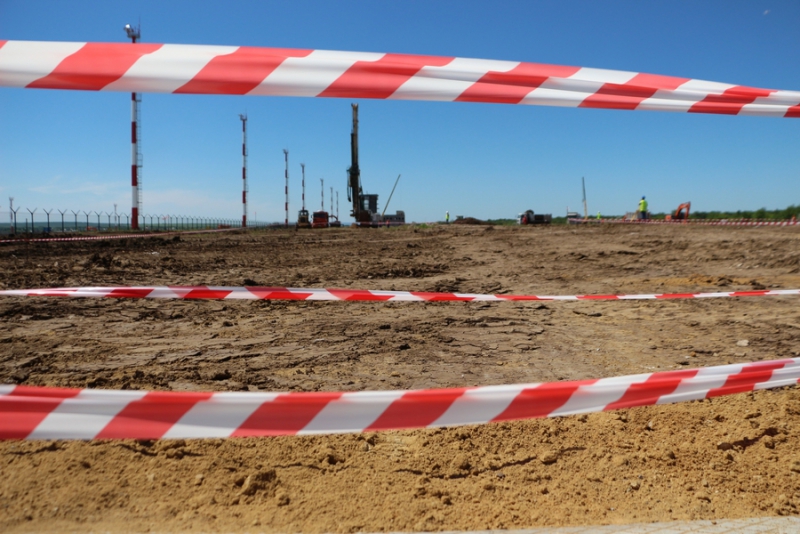 Строительство терминала аэропорта в Сабуровке началось с нажатия на кнопку и гудка