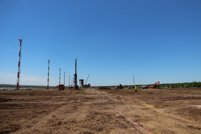 Строительство терминала аэропорта в Сабуровке началось с нажатия на кнопку и гудка