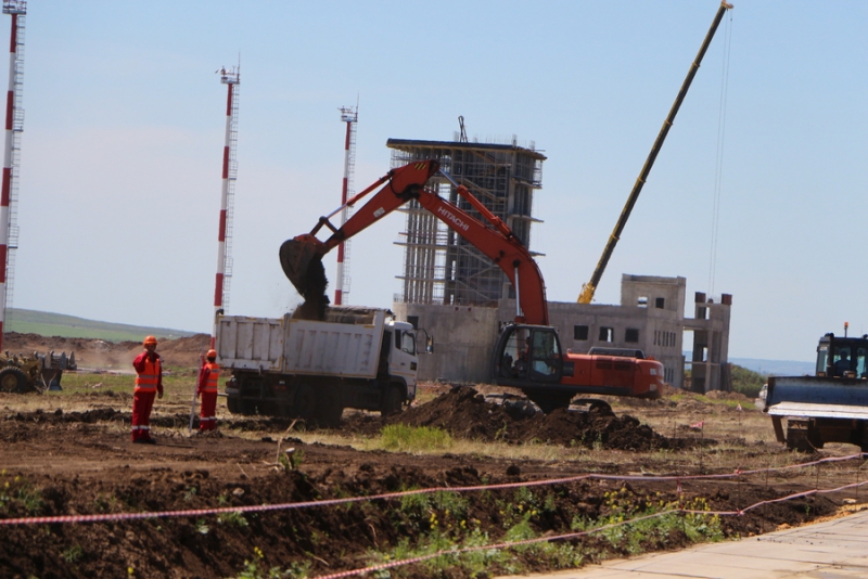 Строительство терминала аэропорта в Сабуровке началось с нажатия на кнопку и гудка
