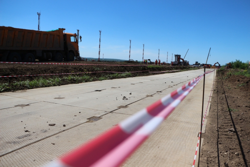 Строительство терминала аэропорта в Сабуровке началось с нажатия на кнопку и гудка