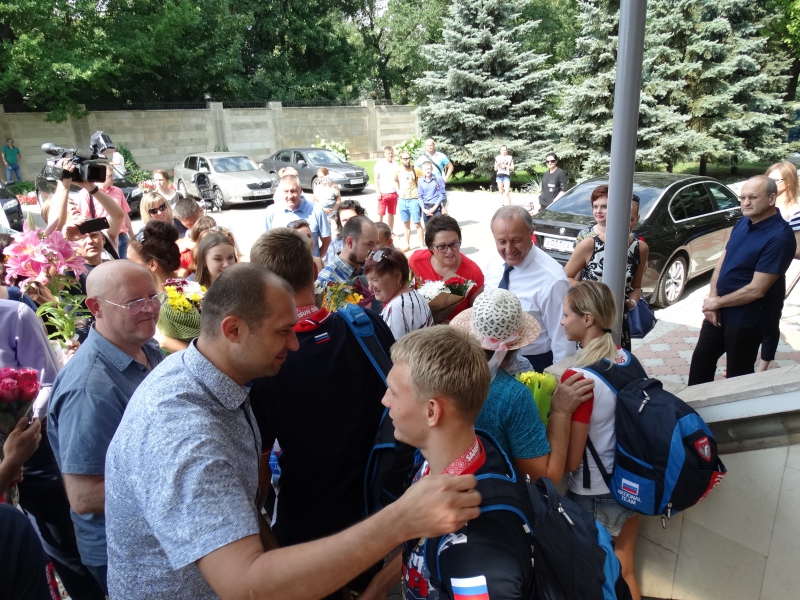 В саратовском аэропорту встретили чемпионов Сурдолимпиады