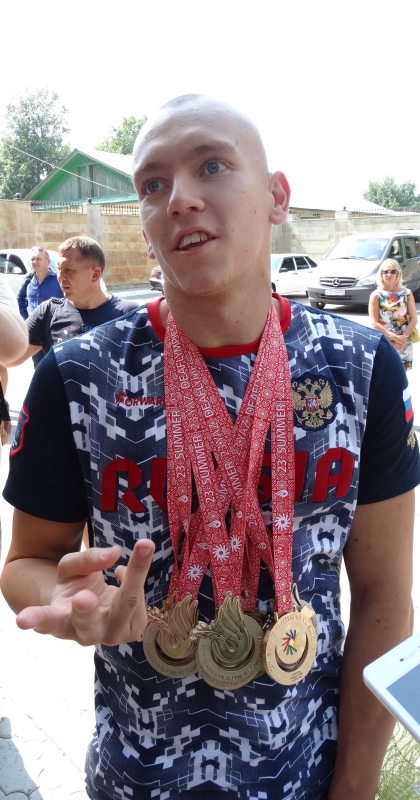 В саратовском аэропорту встретили чемпионов Сурдолимпиады