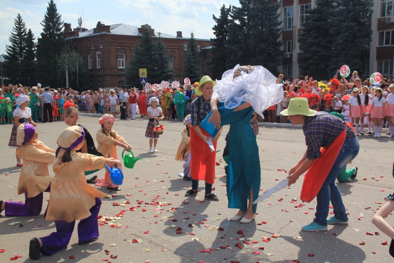 Прошел первый фестиваль «Аткарские розы»