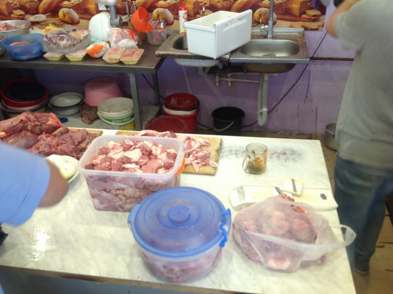 В придорожных кафе нашли мясо дикого кабана