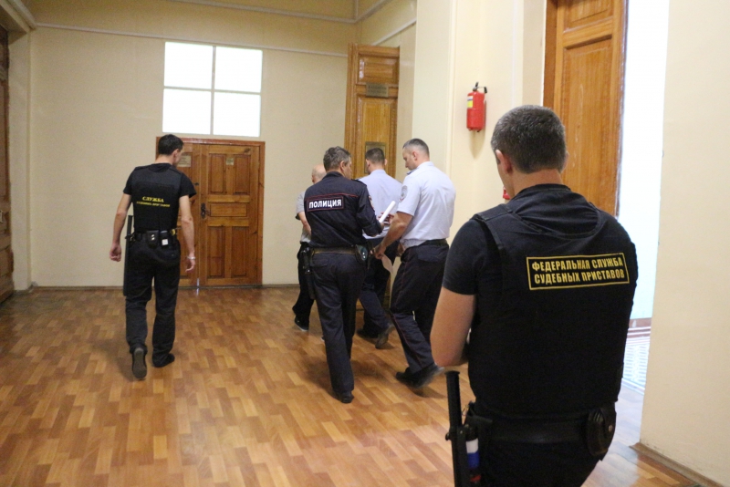 Экс-прокурору Чечину не разрешили взять в защитники супругу-общественницу