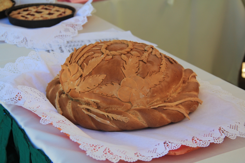 На хлебной пристани в Марксе выставили 350-килограммовый каравай