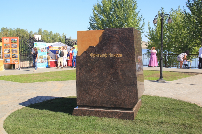 На хлебной пристани в Марксе выставили 350-килограммовый каравай