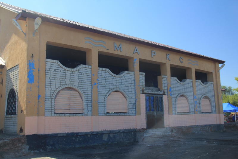 На хлебной пристани в Марксе выставили 350-килограммовый каравай