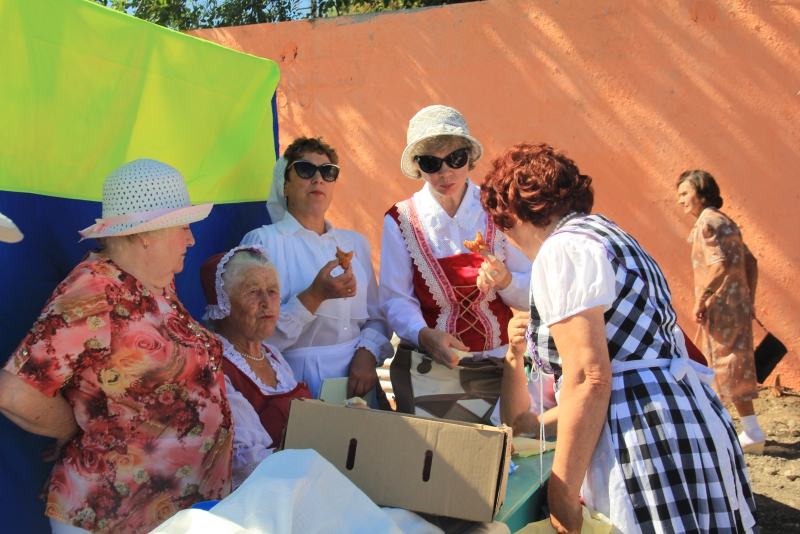 На хлебной пристани в Марксе выставили 350-килограммовый каравай