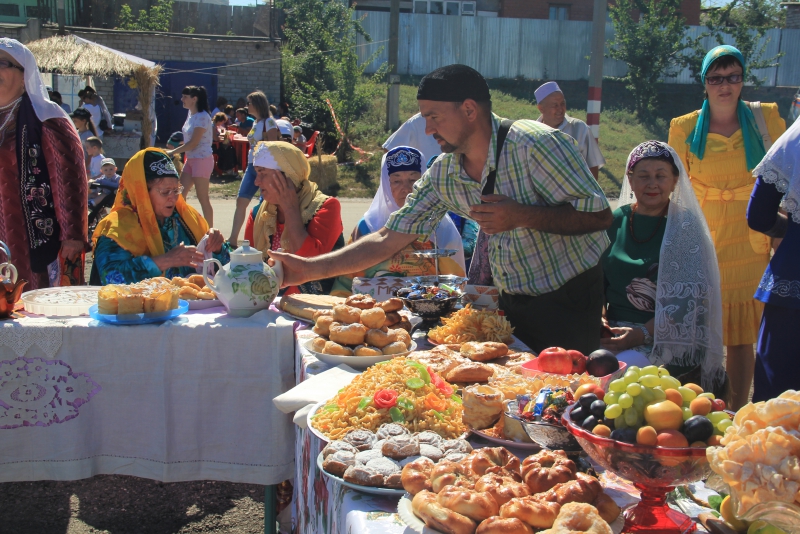 На хлебной пристани в Марксе выставили 350-килограммовый каравай