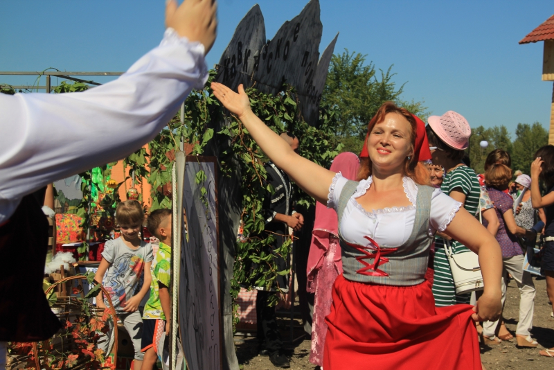 На хлебной пристани в Марксе выставили 350-килограммовый каравай