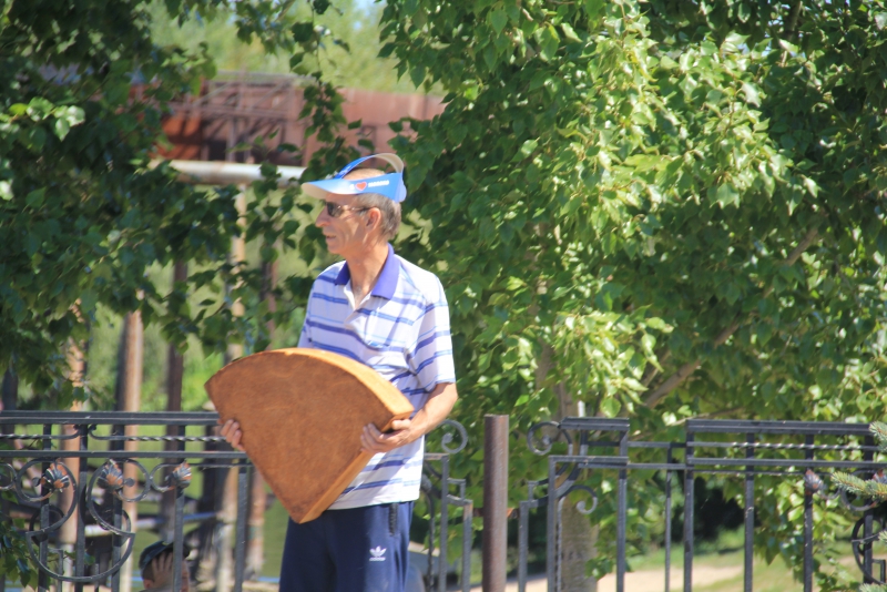 На хлебной пристани в Марксе выставили 350-килограммовый каравай