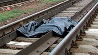 Мужчина с наушниками попал под поезд в Саратове Мужчина с наушниками попал под поезд в Саратове