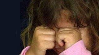 В Энгельсе грабитель повредил ухо двухлетней девочки