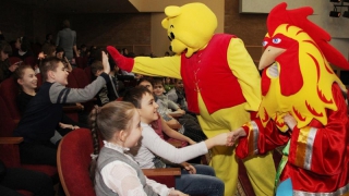 «Газпром трансгаз Саратов» устроил для детей новогоднее благотворительное представление