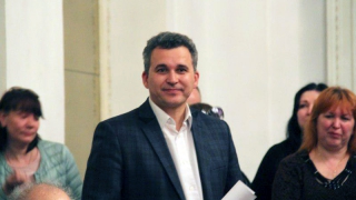 Ренат Мухамедьяров покинул пост директора театра оперетты Ренат Мухамедьяров покинул пост директора театра оперетты