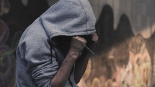 Саратовец с героином в кармане рылся в листве на глазах патрульных Саратовец с героином в кармане рылся в листве на глазах патрульных