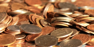 В России власти выделяют на борьбу с бедностью 15 триллионов рублей В России власти выделяют на борьбу с бедностью 15 триллионов рублей