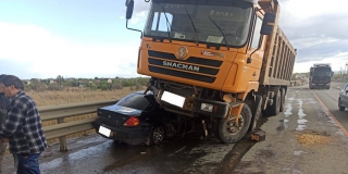 Под Саратовом грузовик расплющил легковушку Под Саратовом грузовик расплющил легковушку