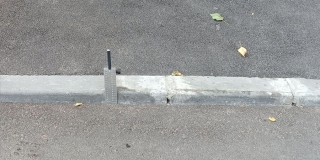 На Ростовской, 7 провели странные занижения бордюра На Ростовской, 7 провели странные занижения бордюра