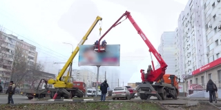 Леонов: В Энгельсе с начала года демонтировали около 600 незаконных конструкций Леонов: В Энгельсе с начала года демонтировали около 600 незаконных конструкций