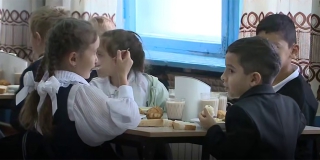 В пяти городах Саратовской области с 2026 года введут бесплатное питание в школах В пяти городах Саратовской области с 2026 года введут бесплатное питание в школах