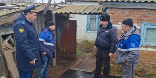 В Питерском районе обнаружили тела трех человек В Питерском районе обнаружили тела трех человек