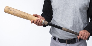 «Калину» испортили битой: отказ в возбуждении дела признали незаконным «Калину» испортили битой: отказ в возбуждении дела признали незаконным