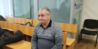 Нападение на ребенка в школе №86. Обвиняемый отрицает хулиганство, но признал угрозу убийством Нападение на ребенка в школе №86. Обвиняемый отрицает хулиганство, но признал угрозу убийством