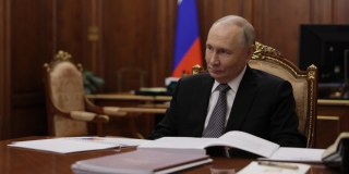 Путин наградил саратовских медиков за заслуги и многолетнюю работу Путин наградил саратовских медиков за заслуги и многолетнюю работу