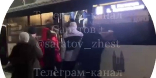 Саратовцы второе утро подряд провели в 10-балльных пробках из-за снежных завалов Саратовцы второе утро подряд провели в 10-балльных пробках из-за снежных завалов