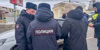 В Саратове обнаружили таксистов без разрешений и опознавательных фонарей В Саратове обнаружили таксистов без разрешений и опознавательных фонарей