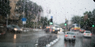 В Саратовской области четверг пройдет с усилением ветра до 21 м/с и сильными дождями В Саратовской области четверг пройдет с усилением ветра до 21 м/с и сильными дождями