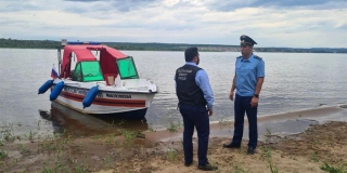 В Марксовском районе мужчина пытался спасти тонувшего ребенка. Погибли оба В Марксовском районе мужчина пытался спасти тонувшего ребенка. Погибли оба