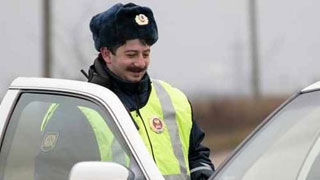 За удар ногой в голову полицейского женщина отделалась условным сроком За удар ногой в голову полицейского женщина отделалась условным сроком