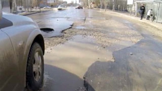 Разбитые дороги Саратова показали на всю Россию