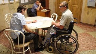 Пикетчик-инвалид из Поповки грозит отдать Путину свои боевые награды