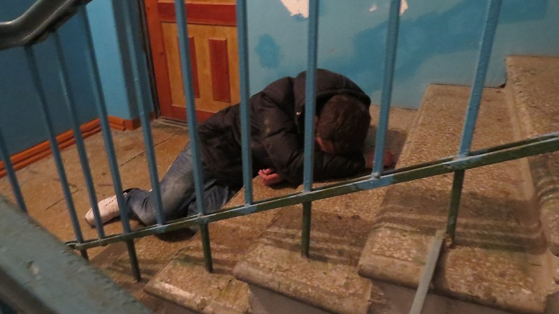 В Ленинском районе бдительная соседка помогла задержать наркомана