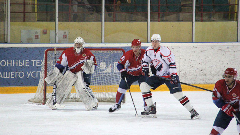 Саратовские хоккеисты вновь проиграли в Мордовии