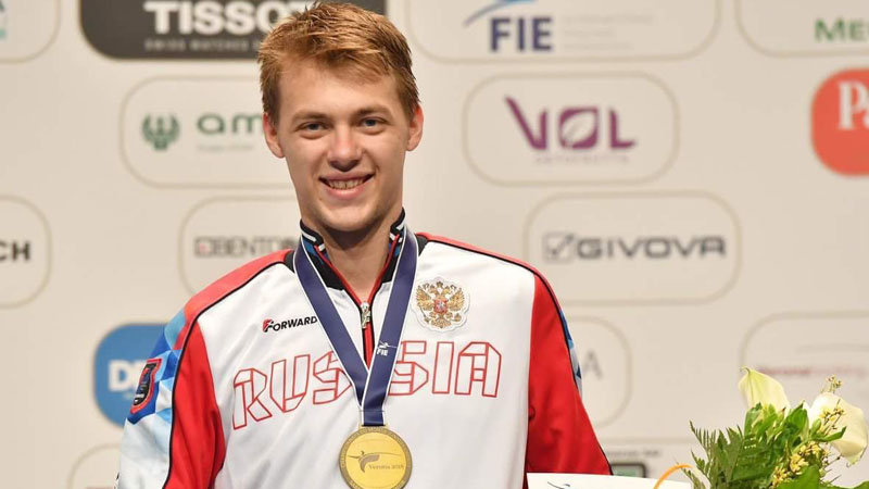 Студент СГЮА Лоханов рассказал о спортивной злости и победе на ЧМ по фехтованию